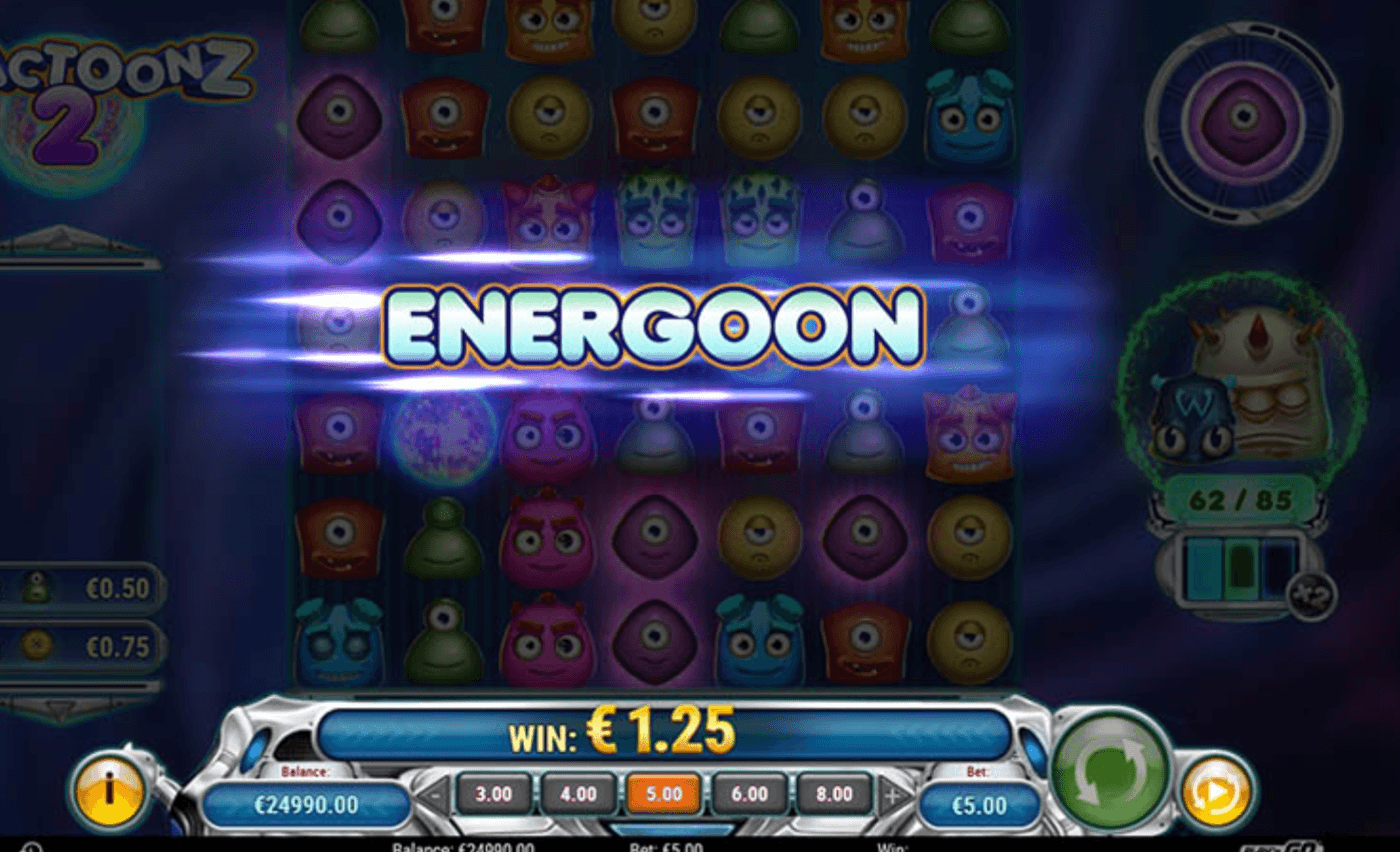 Reactoonz 2 slot screenshot featuring a 7x7 grid, alien symbols, and cluster pays chain reaction visuals